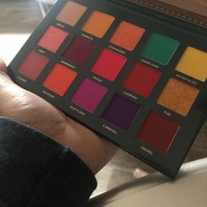 ACE BEAUTÈ
Nostalgia Palette